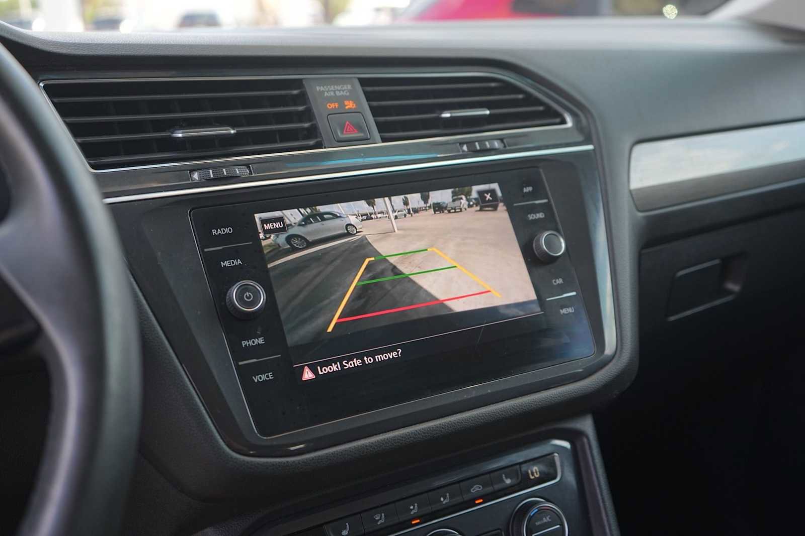 Used 2020 Volkswagen Tiguan SE w/ Panoramic Sunroof Package FWD image 23