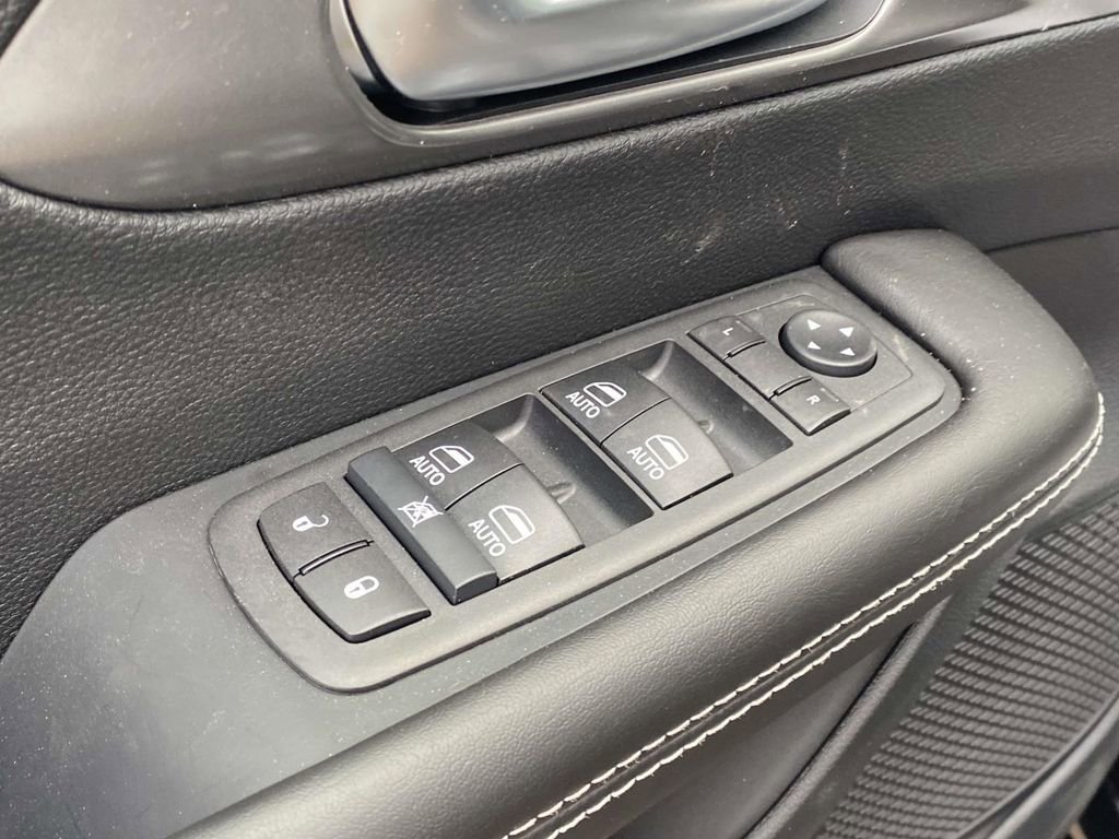 New 2026 Chrysler Pacifica Select image 13