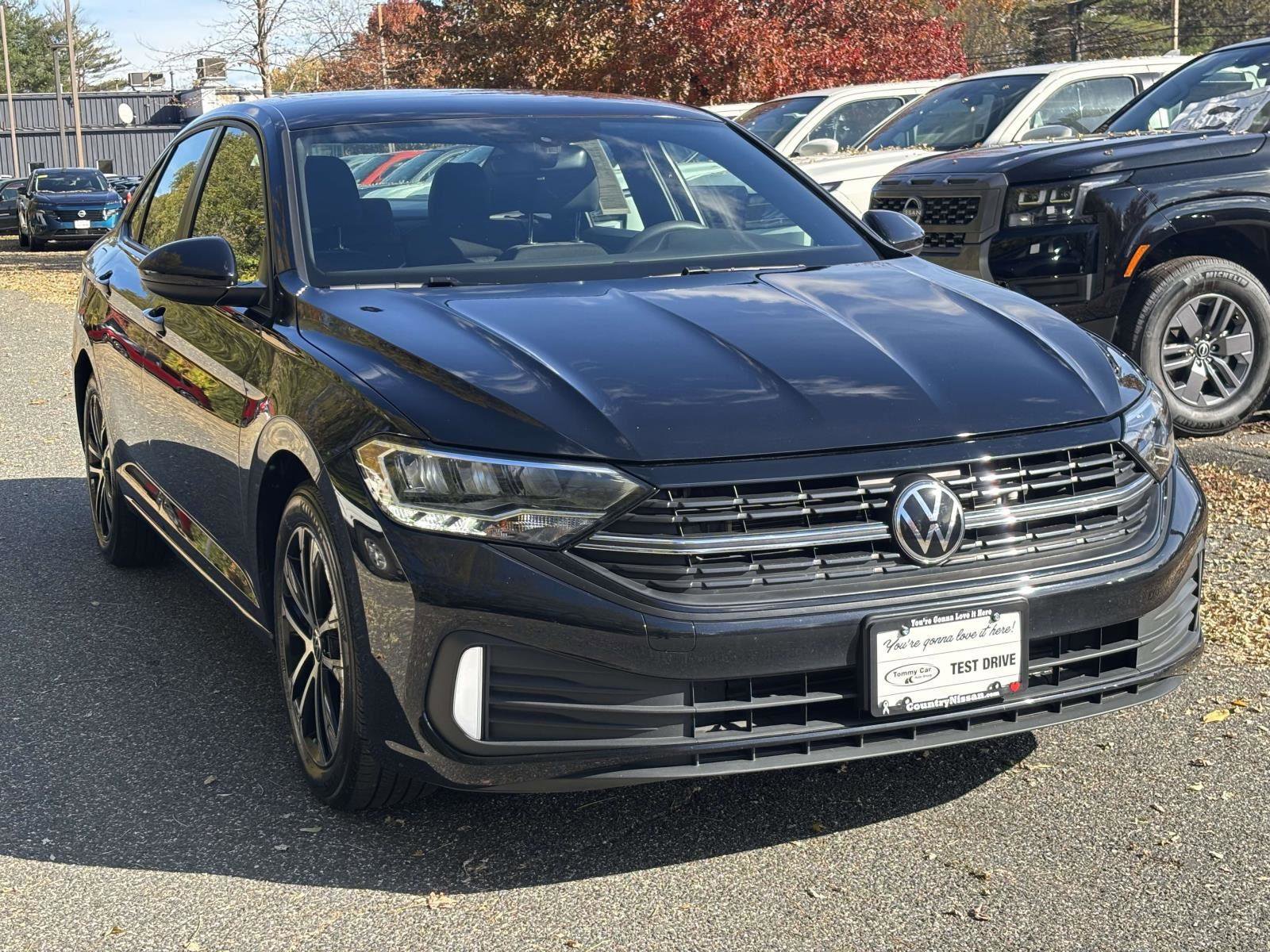 Used 2023 Volkswagen Jetta Sport image 3