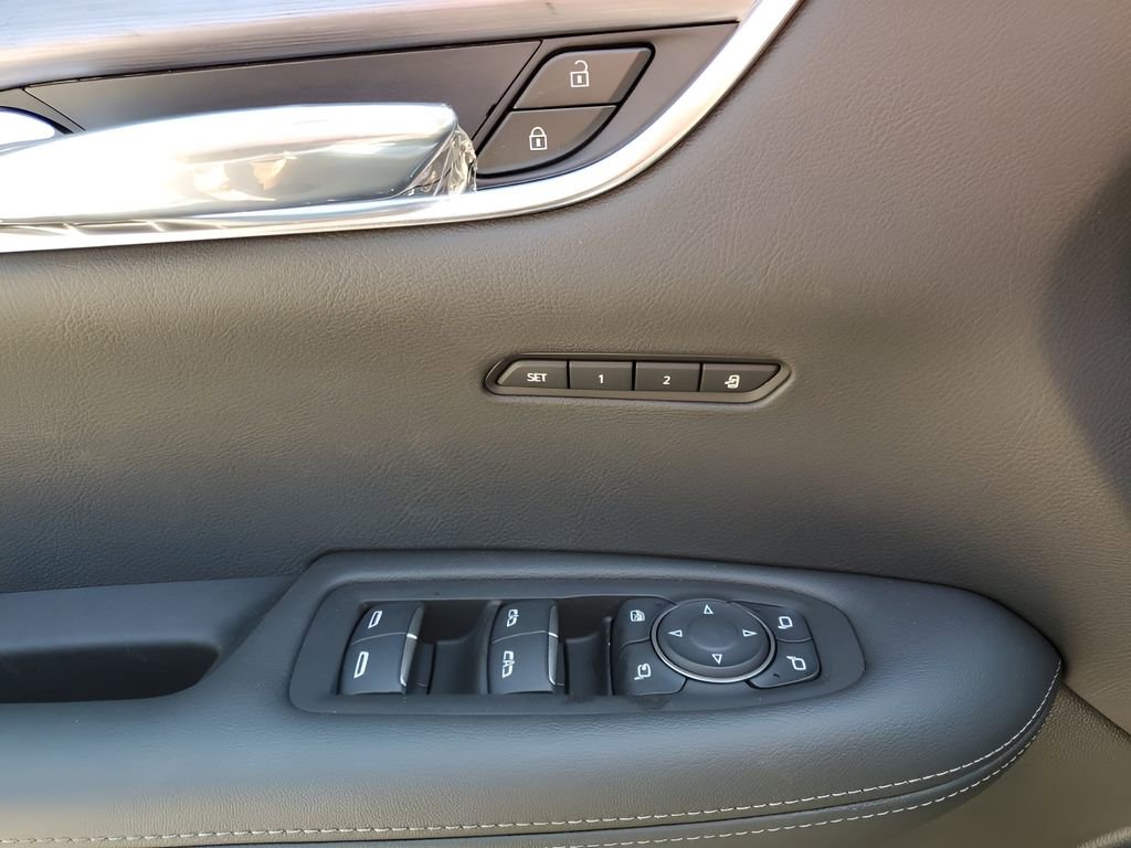 New 2025 Cadillac XT6 Luxury image 29