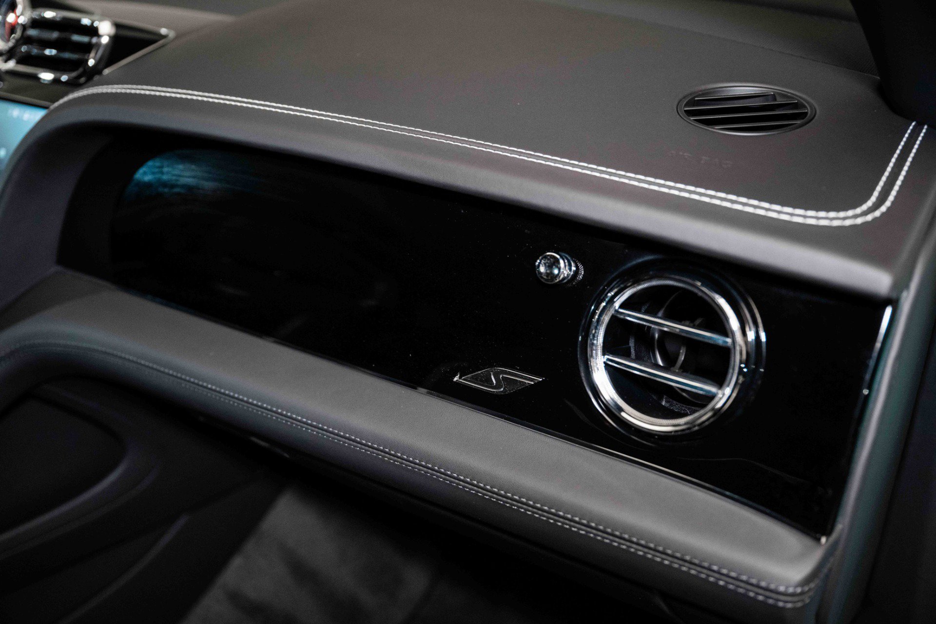 Used 2024 Bentley Bentayga image 42