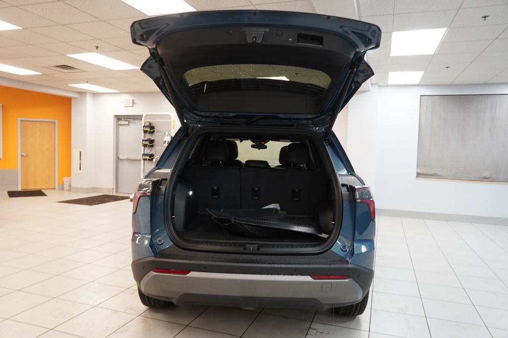 New 2026 Chevrolet Equinox LT w/ Convenience Package II FWD image 9