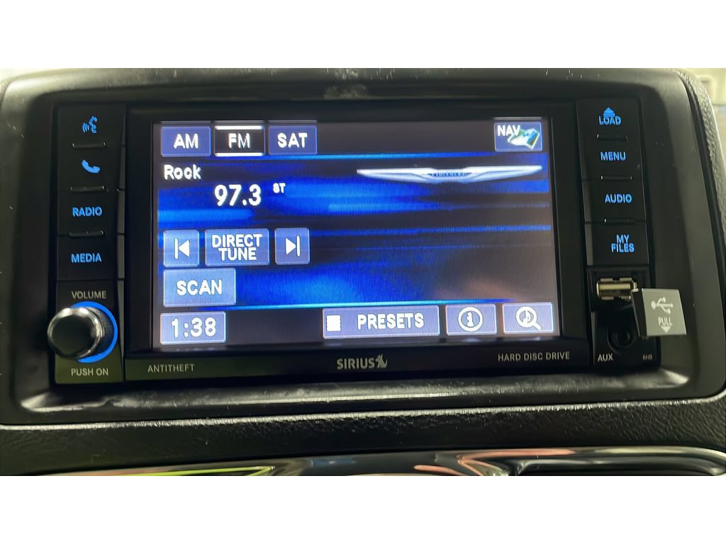 Used 2015 Chrysler Town & Country Limited Platinum FWD image 13