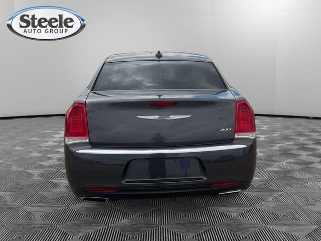 Used 2023 Chrysler 300 Touring image 4