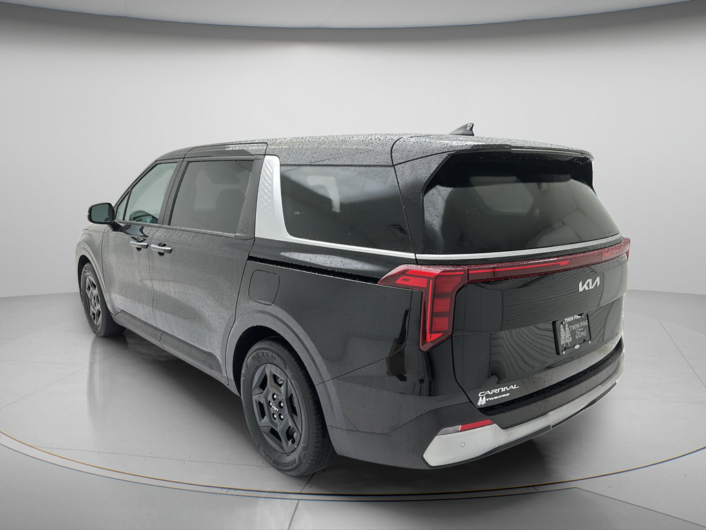 Used 2025 Kia Carnival FWD image 7
