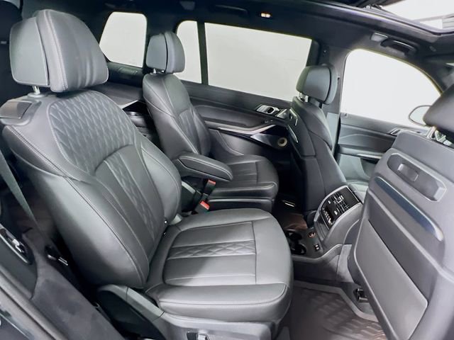 Used 2025 BMW X7 M60i image 30