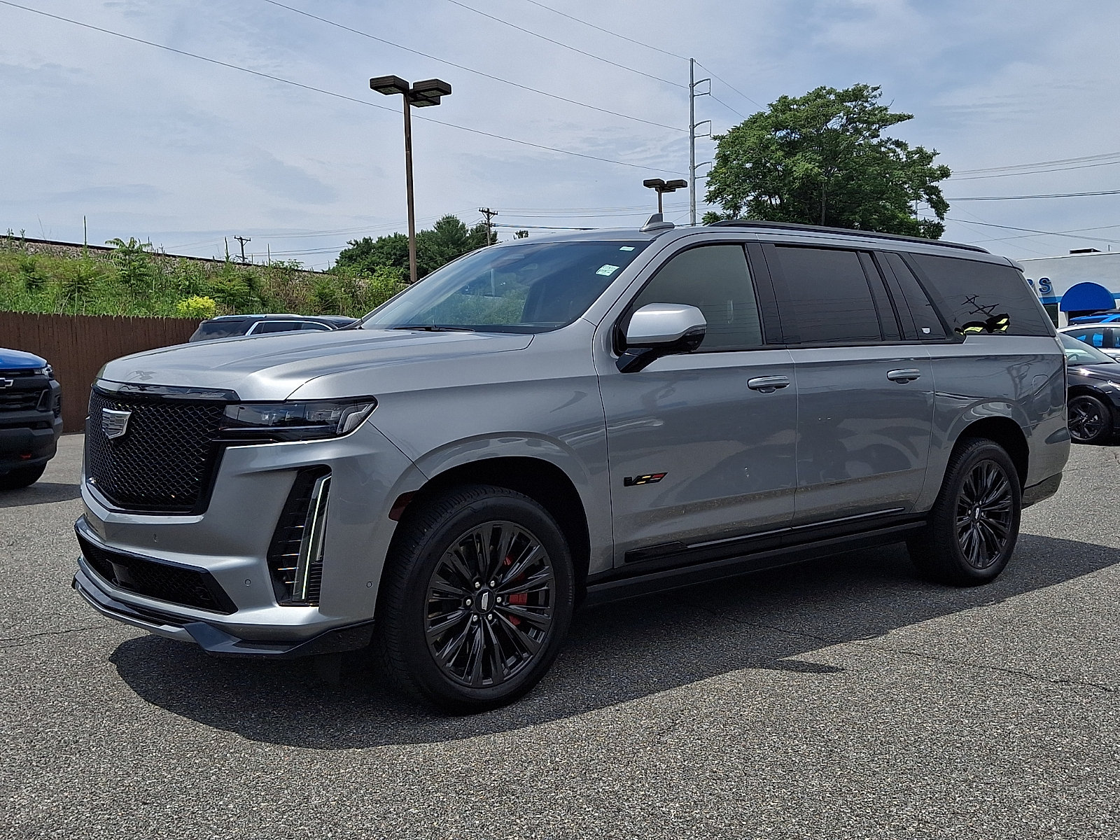 Certified 2024 Cadillac Escalade ESV V w/ LPO, ONYX Package AWD/4WD image 3