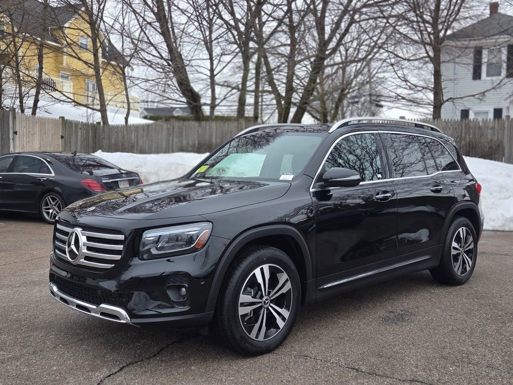Used 2025 Mercedes-Benz GLB 250 4MATIC image 2
