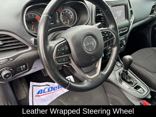 Used 2019 Jeep Cherokee Latitude w/ Cold Weather Group AWD/4WD image 14