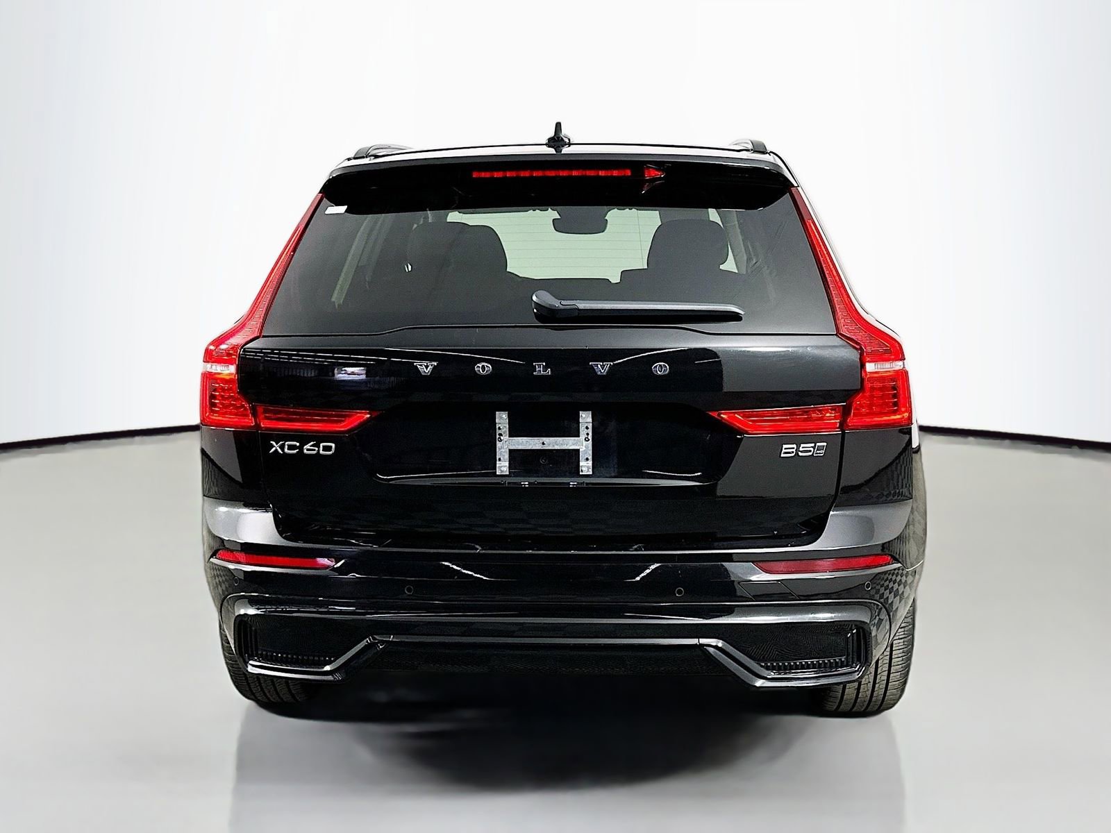 Used 2025 Volvo XC60 B5 Plus image 6