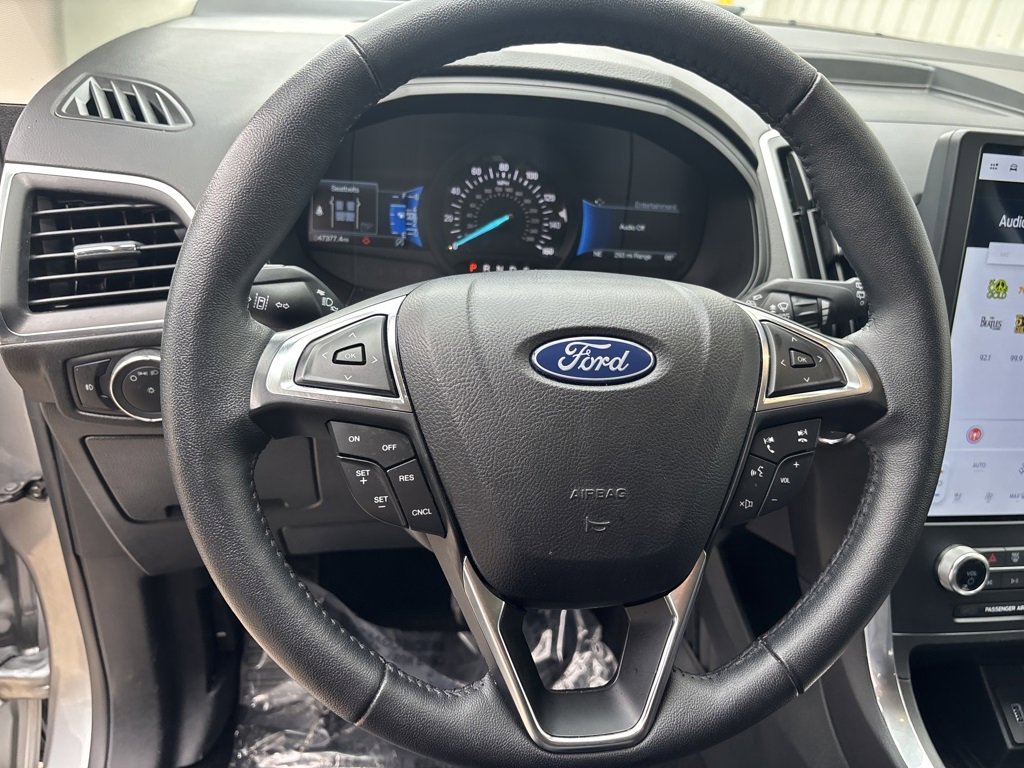 Used 2024 Ford Edge Titanium image 17