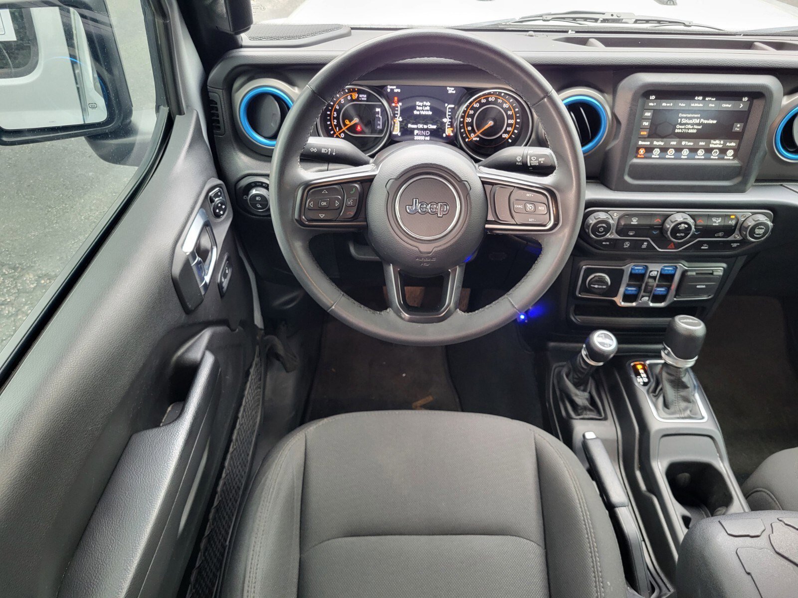 Used 2023 Jeep Gladiator Willys AWD/4WD image 14