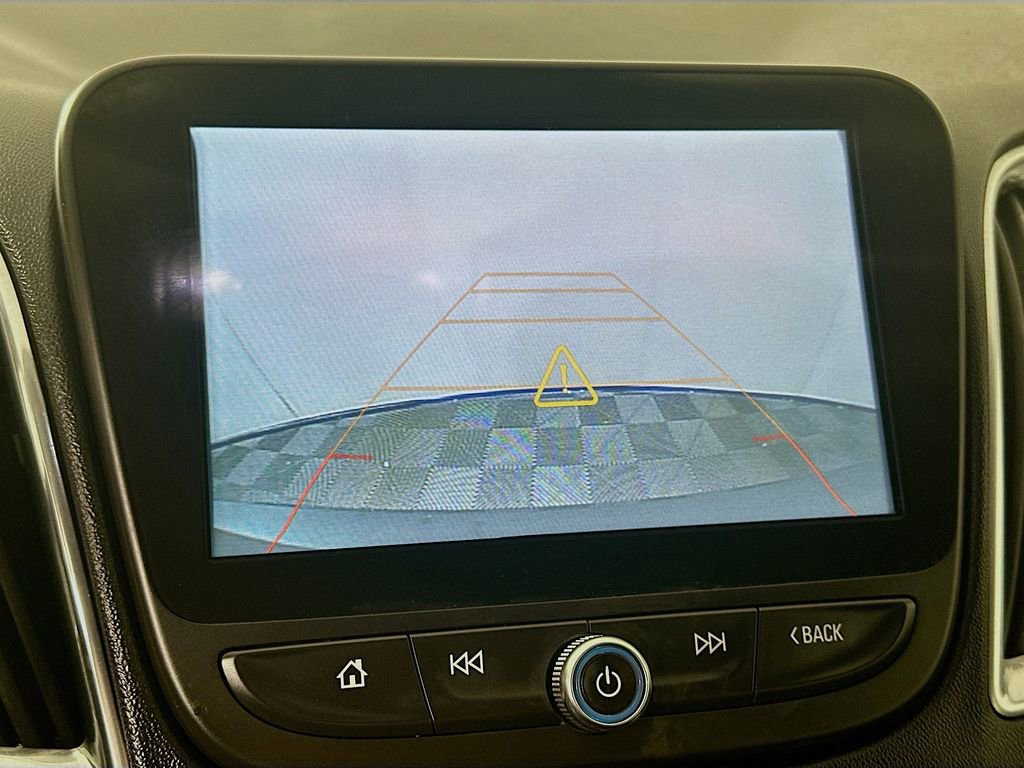 Used 2018 Chevrolet Malibu Hybrid w/ Leather Package image 13