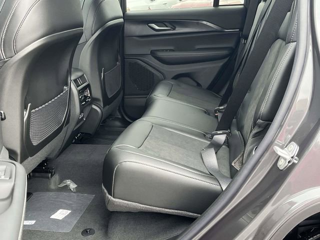 New 2025 Jeep Grand Cherokee Altitude image 13