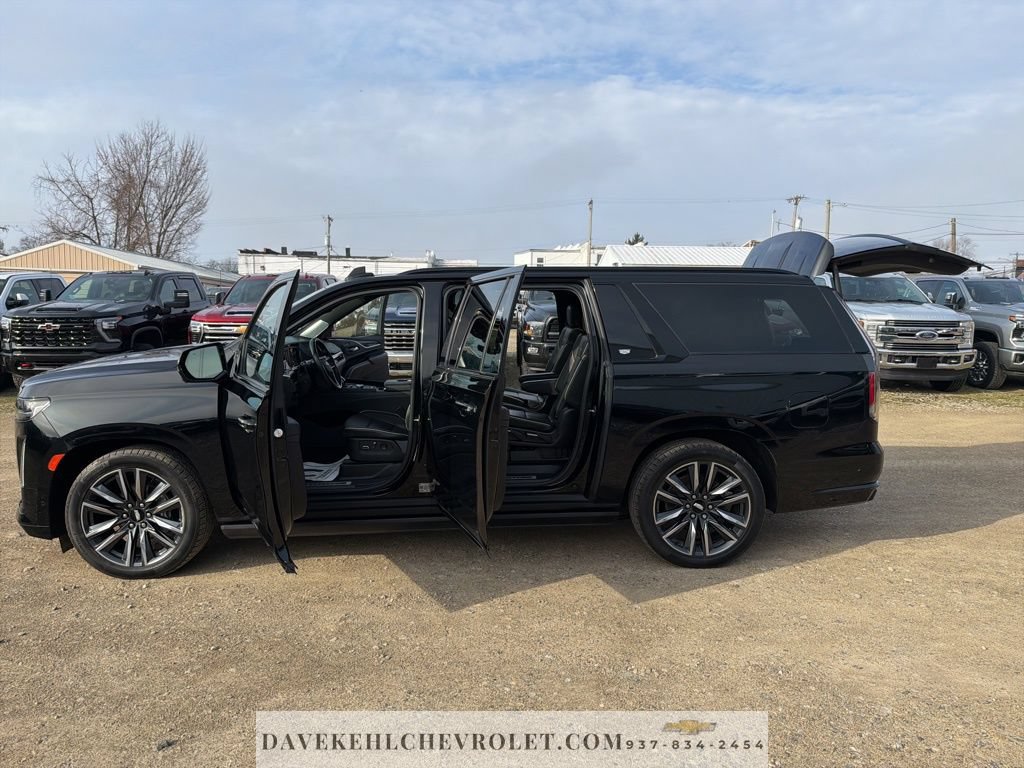 Used 2022 Cadillac Escalade ESV Sport w/ Touring Package AWD/4WD image 35