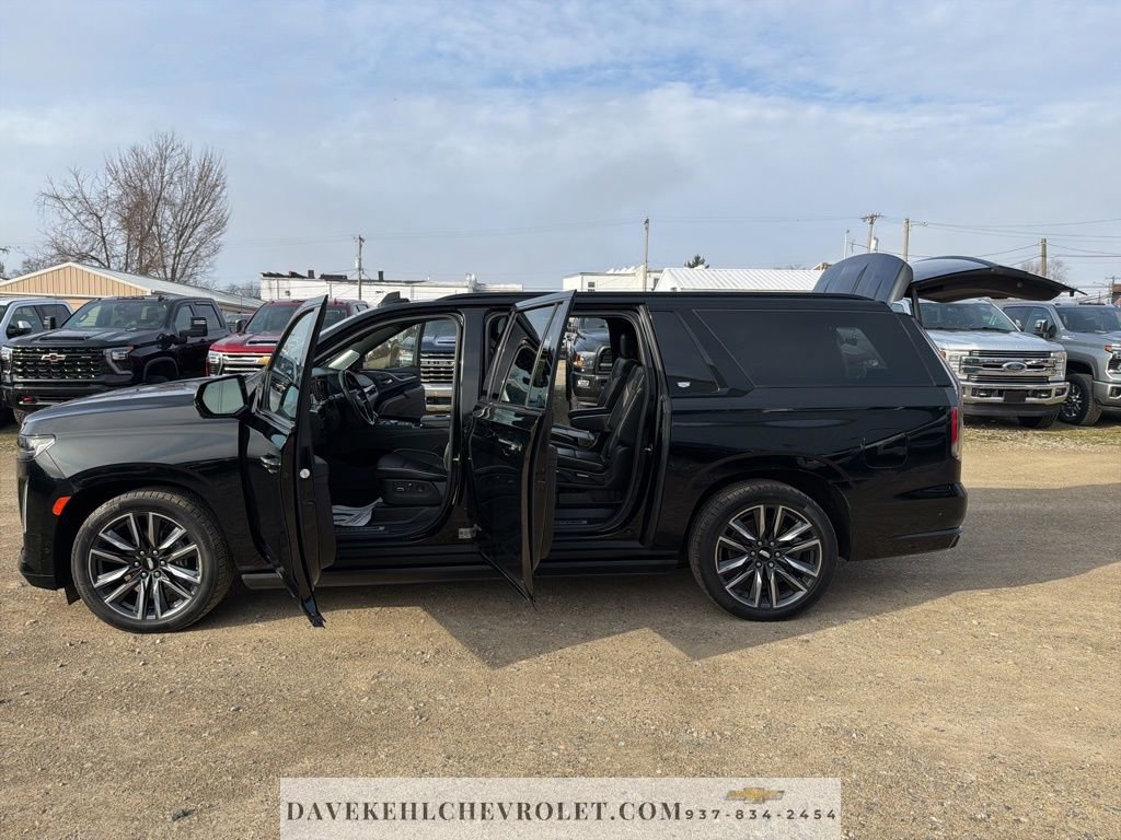 Used 2022 Cadillac Escalade ESV Sport w/ Touring Package image 35