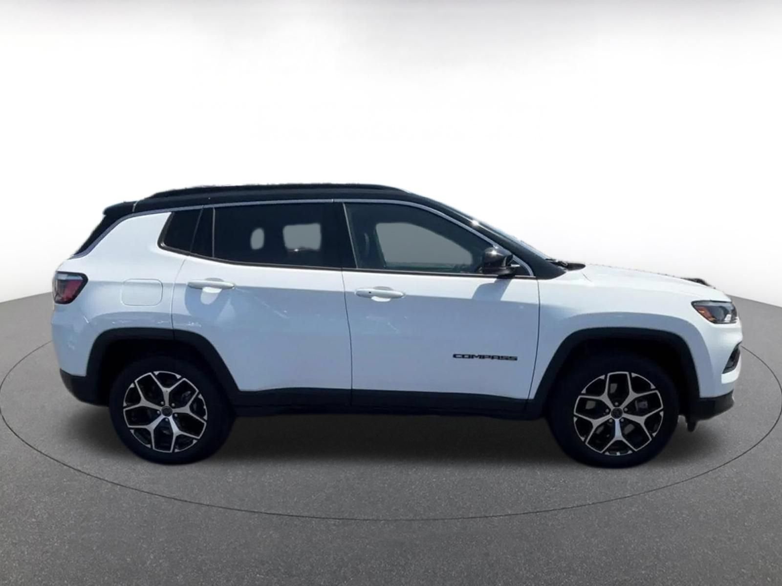 Used 2025 Jeep Compass Limited AWD/4WD image 16