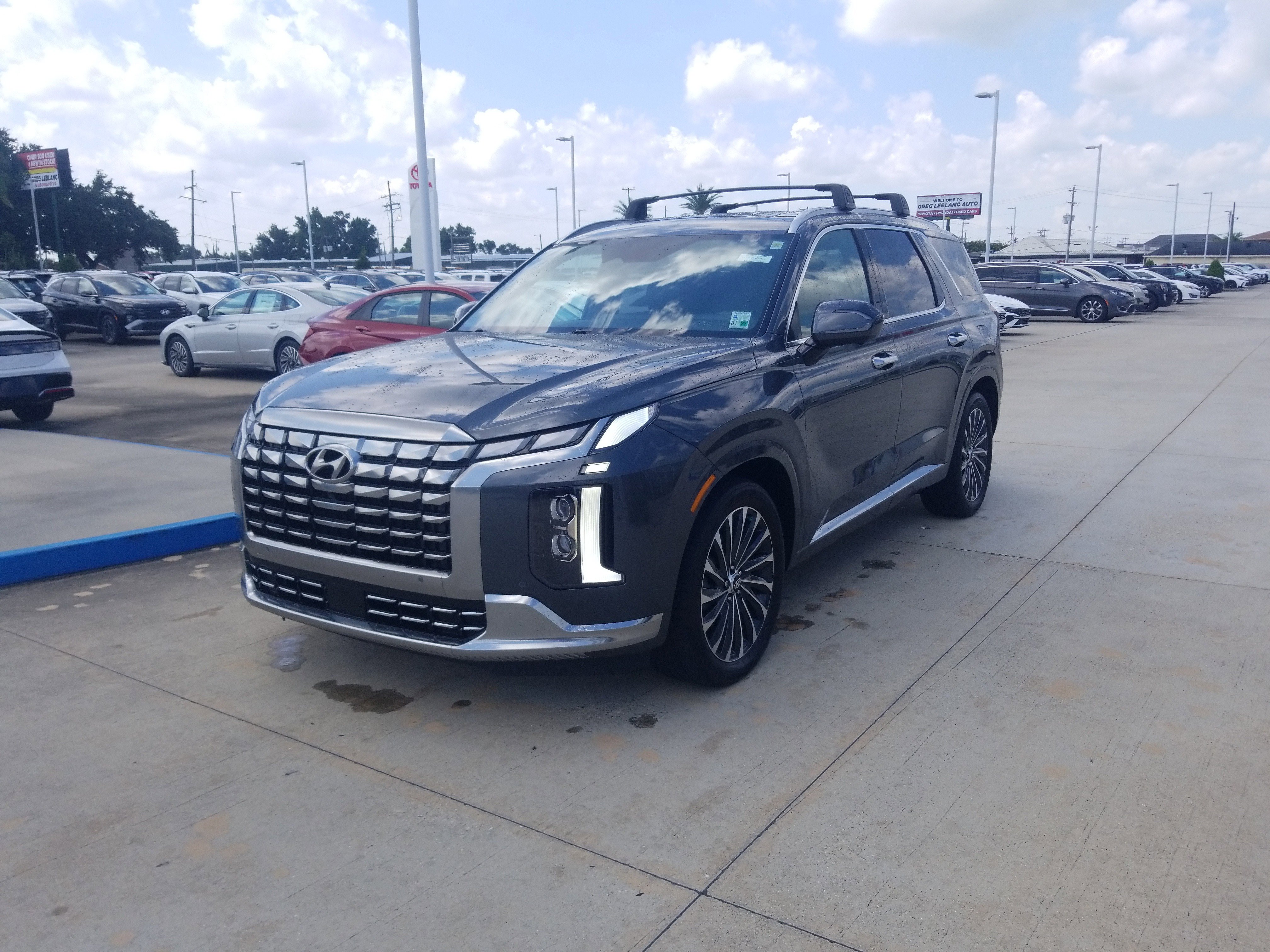 Used 2023 Hyundai Palisade Calligraphy FWD image 3