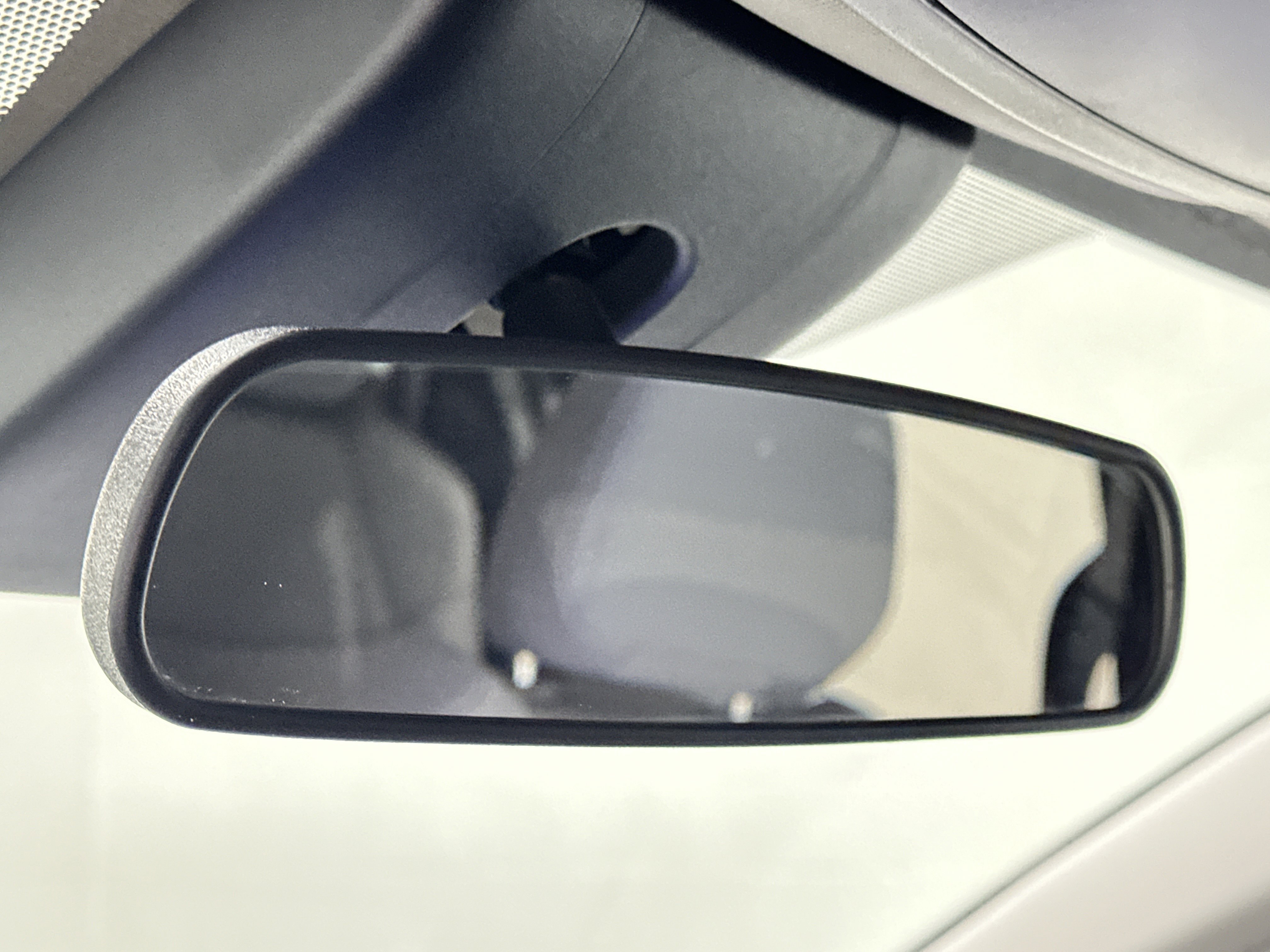 Used 2025 Toyota Sienna LE image 32