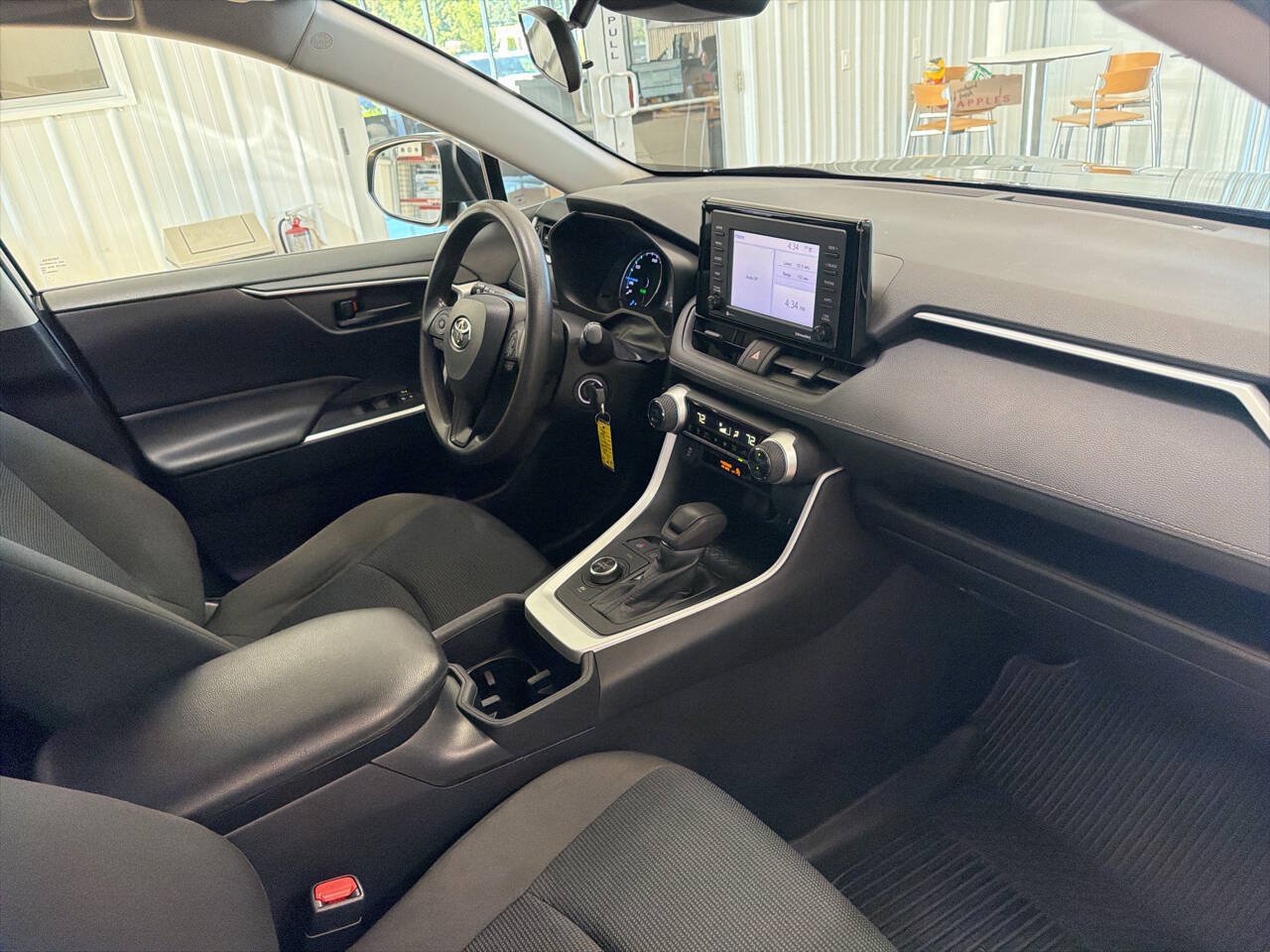 Used 2022 Toyota RAV4 LE AWD/4WD image 23
