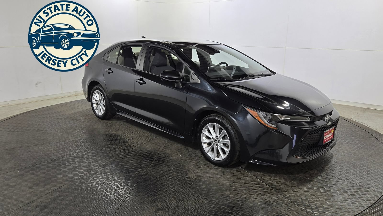 Used 2021 Toyota Corolla LE w/ LE Convenience Package FWD image 9