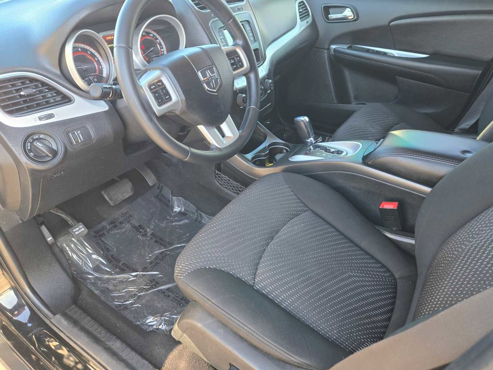 Used 2020 Dodge Journey SE w/ SE Popular Equipment Group image 2