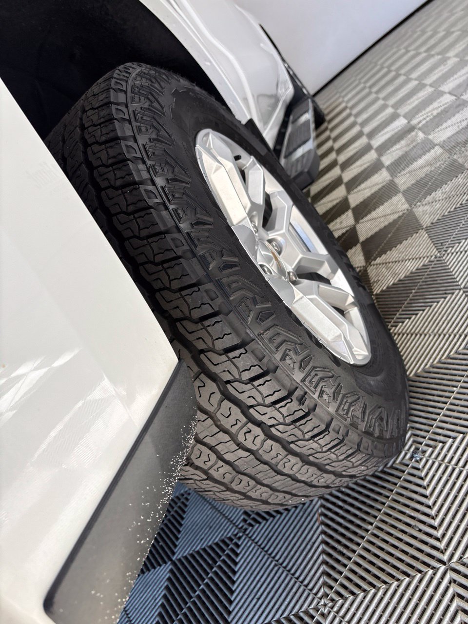 Used 2025 Chevrolet Silverado 1500 LT AWD/4WD image 28