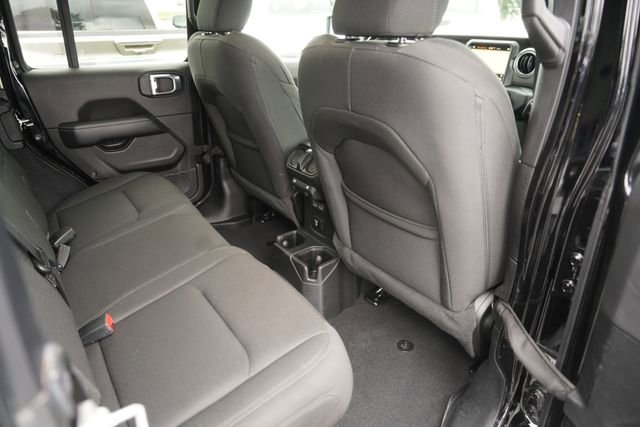 Used 2022 Jeep Wrangler Unlimited Sahara w/ Cold Weather Group image 14