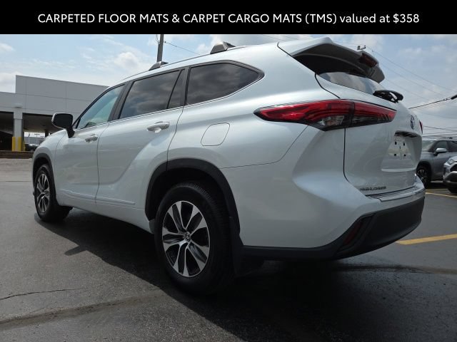 Used 2023 Toyota Highlander XLE AWD/4WD image 6