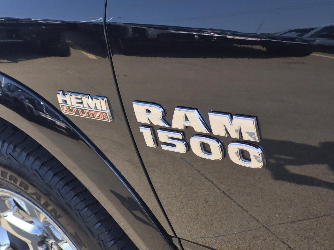 Used 2018 RAM 1500 Laramie w/ Convenience Group AWD/4WD image 11