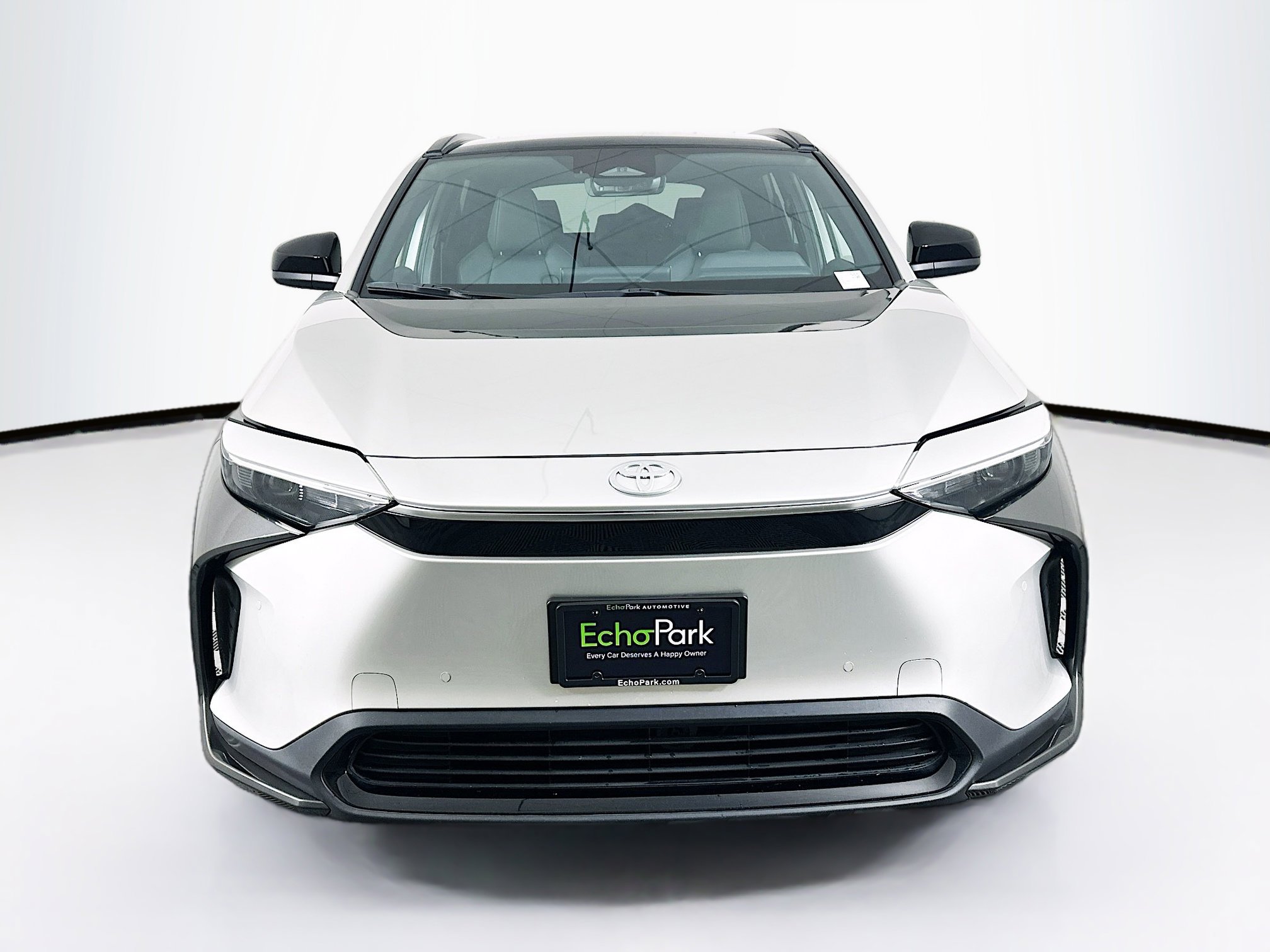 Used 2024 Toyota bZ4X XLE w/ Weather Package FWD image 2