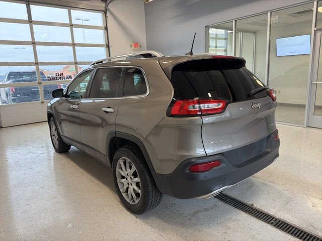 Used 2018 Jeep Cherokee Limited w/ Luxury Group image 5
