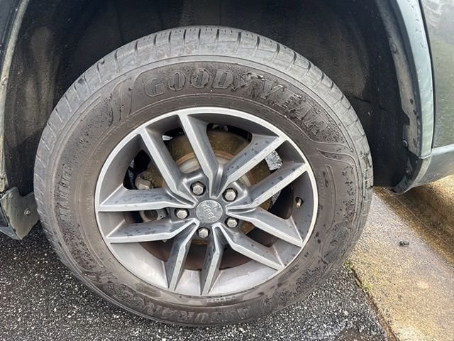 Used 2017 Jeep Grand Cherokee Limited image 7