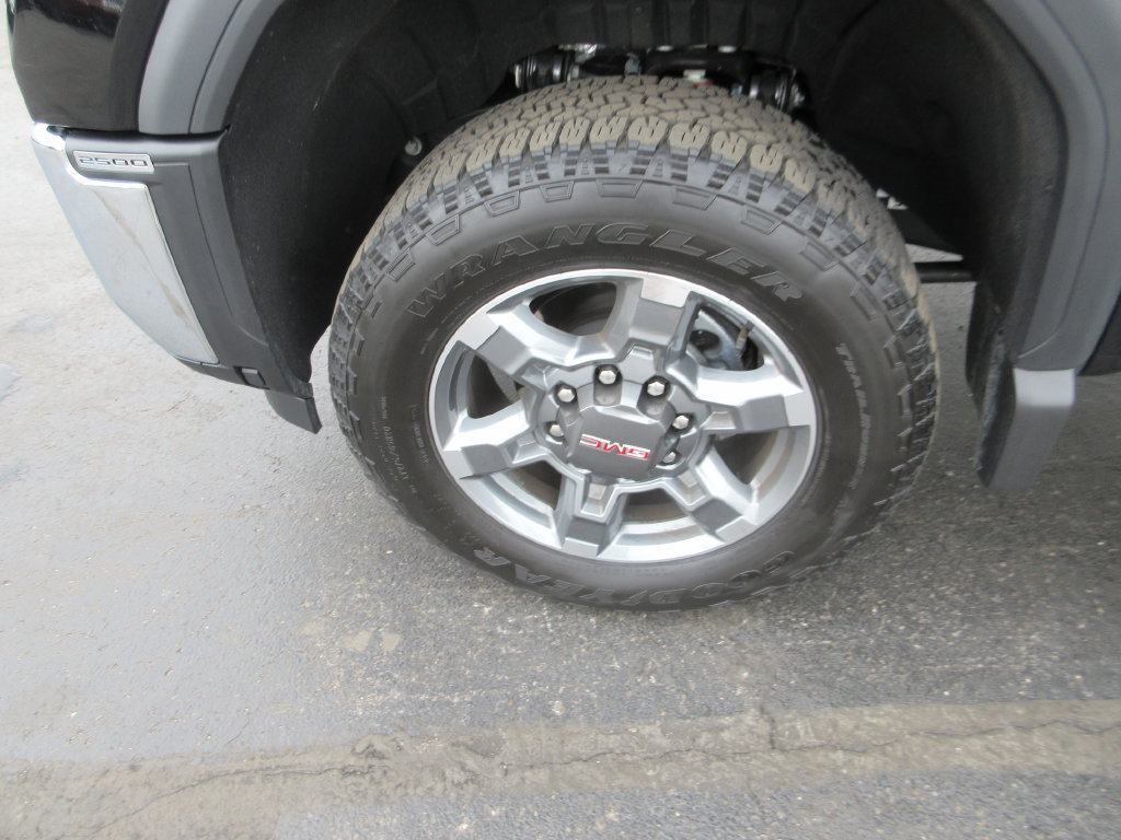 Certified 2025 GMC Sierra 2500 SLT w/ SLT Premium Package AWD/4WD image 17