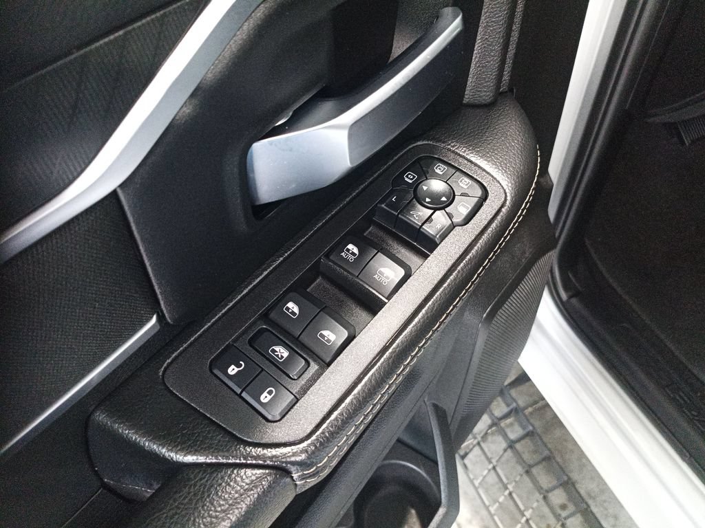 Used 2025 RAM 3500 Big Horn AWD/4WD image 11