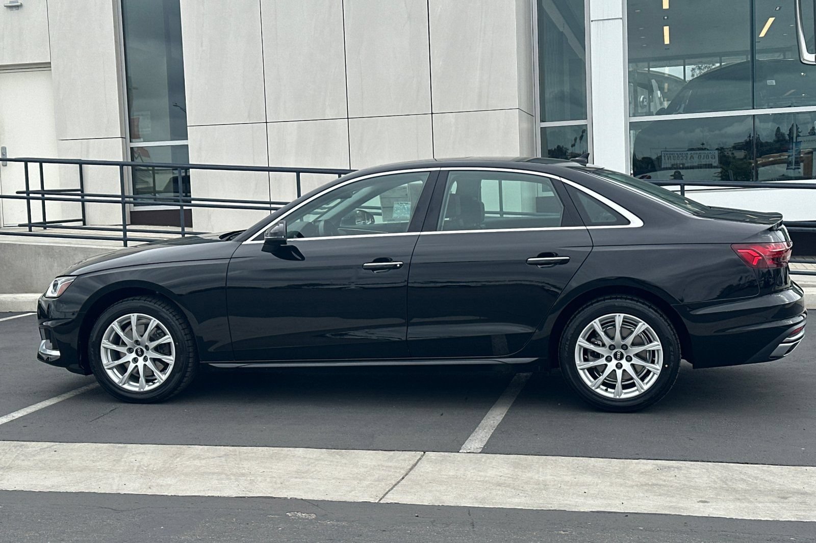Used 2022 Audi A4 2.0T Premium AWD/4WD image 6