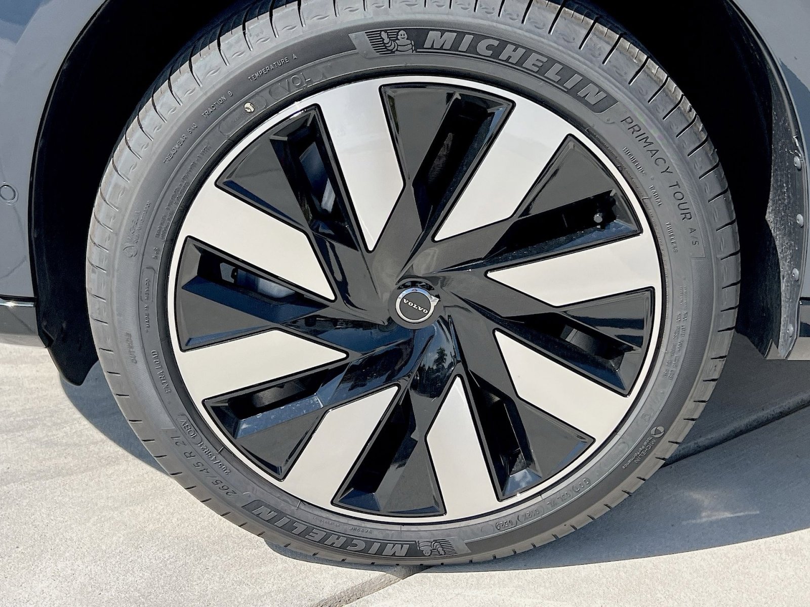 New 2025 Volvo EX90 Plus image 12