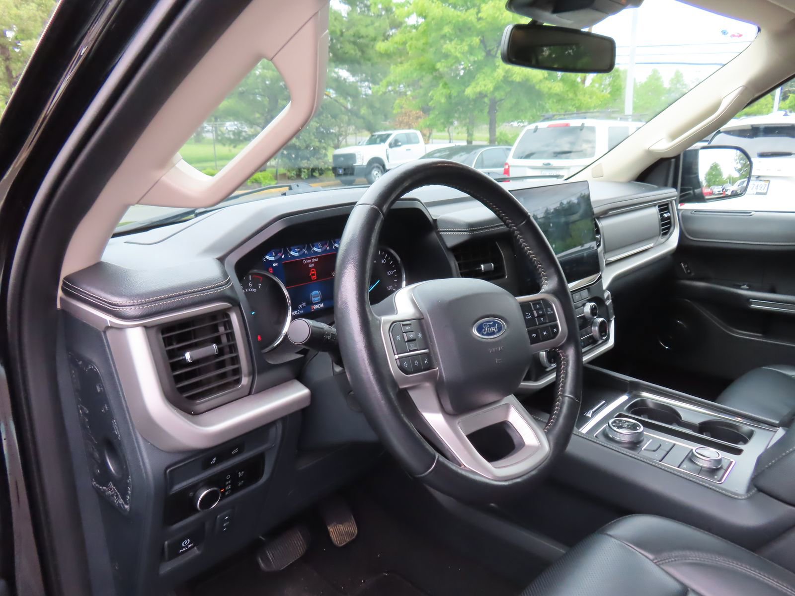 Used 2024 Ford Expedition XLT AWD/4WD image 15