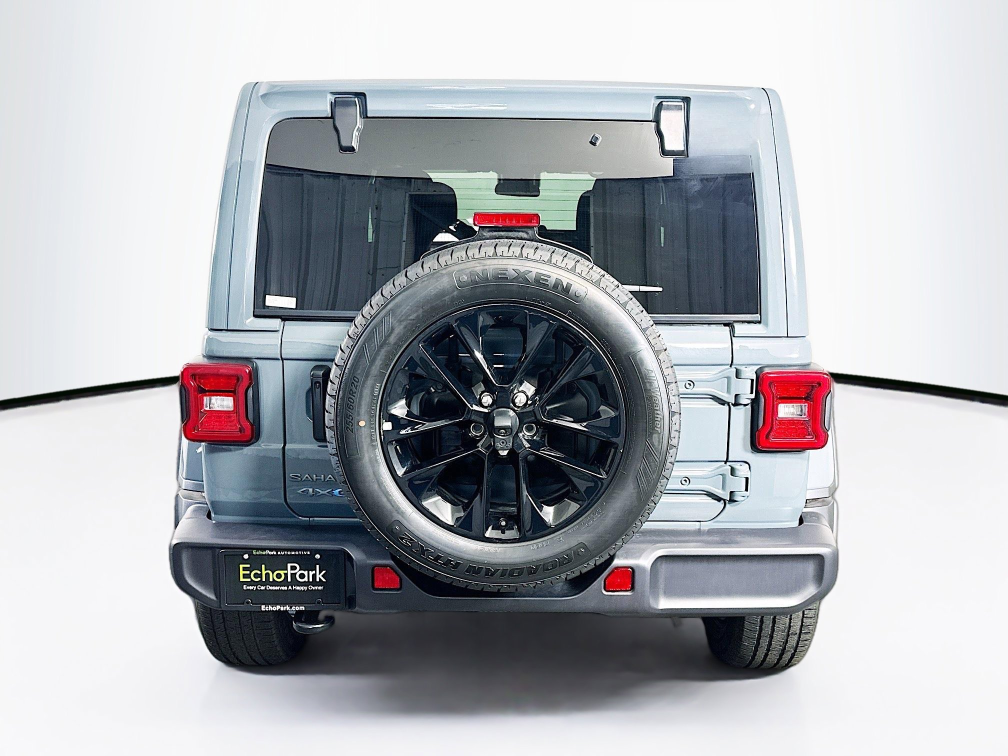 Used 2025 Jeep Wrangler Sahara image 7