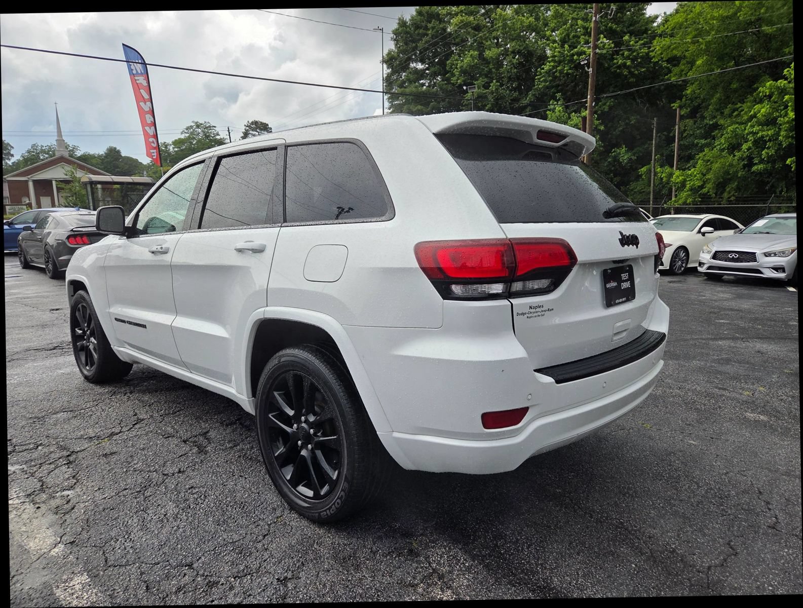 Used 2017 Jeep Grand Cherokee Altitude RWD image 4