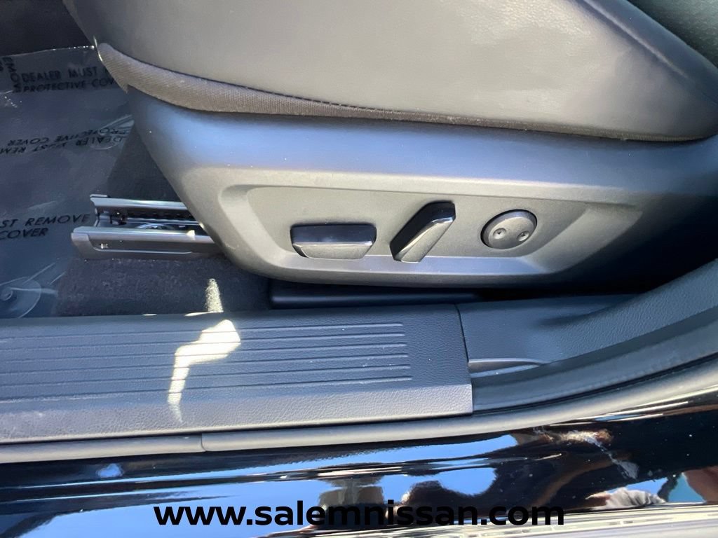 Used 2023 Nissan Rogue SV w/ SV Premium B Package FWD image 16