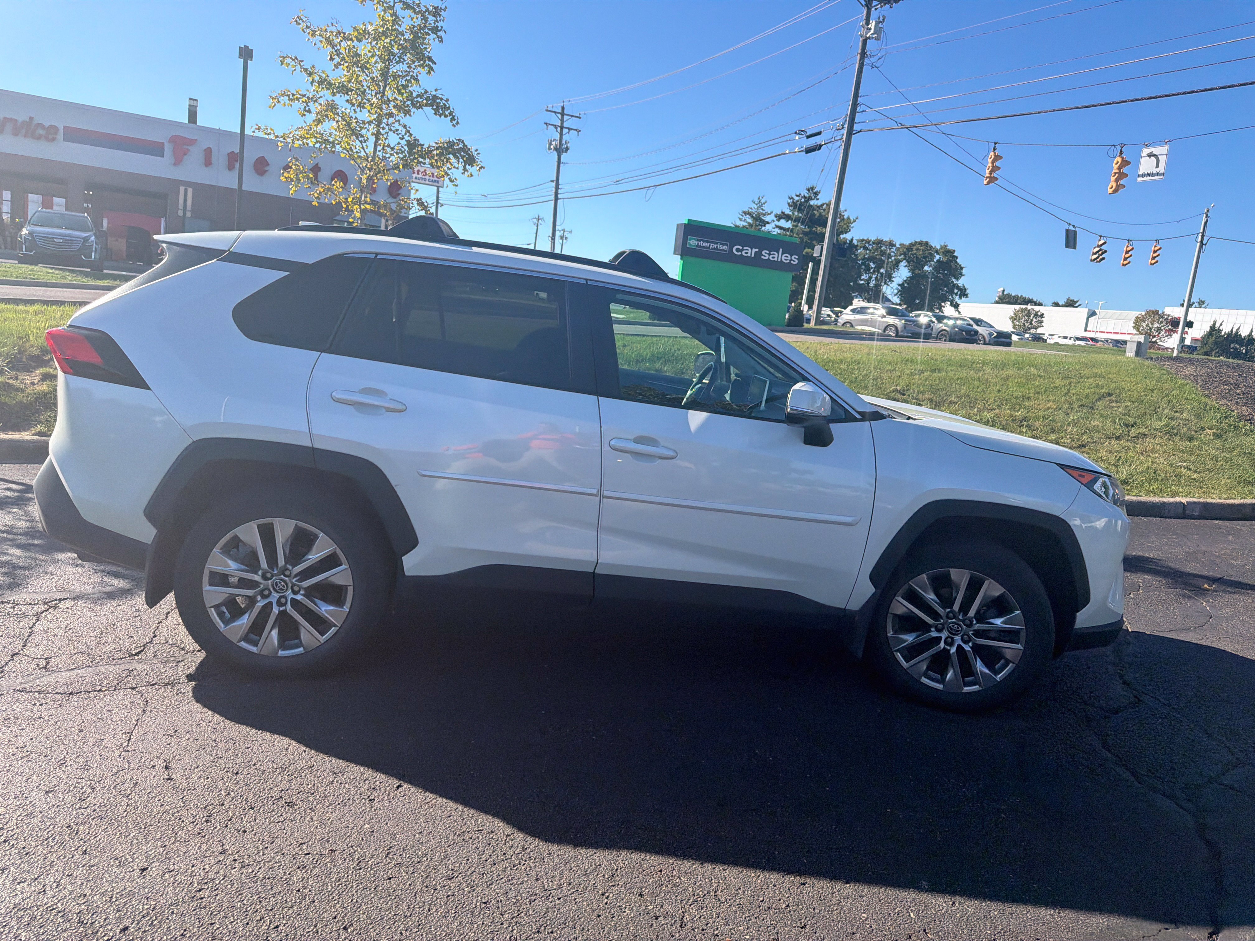 Used 2021 Toyota RAV4 XLE Premium AWD/4WD image 11