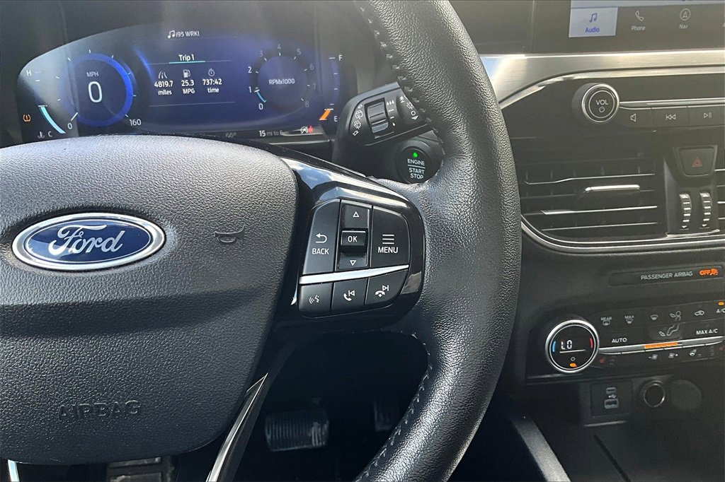 Used 2021 Ford Escape Titanium image 18