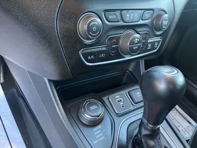 Certified 2021 Jeep Cherokee Limited w/ Elite Package image 17