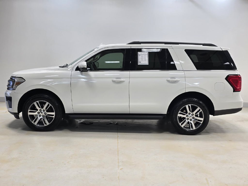 Used 2024 Ford Expedition XLT AWD/4WD image 3