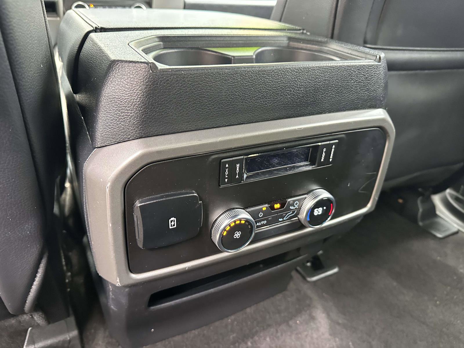 Used 2020 Ford Expedition XLT w/ Black Accent Package AWD/4WD image 11