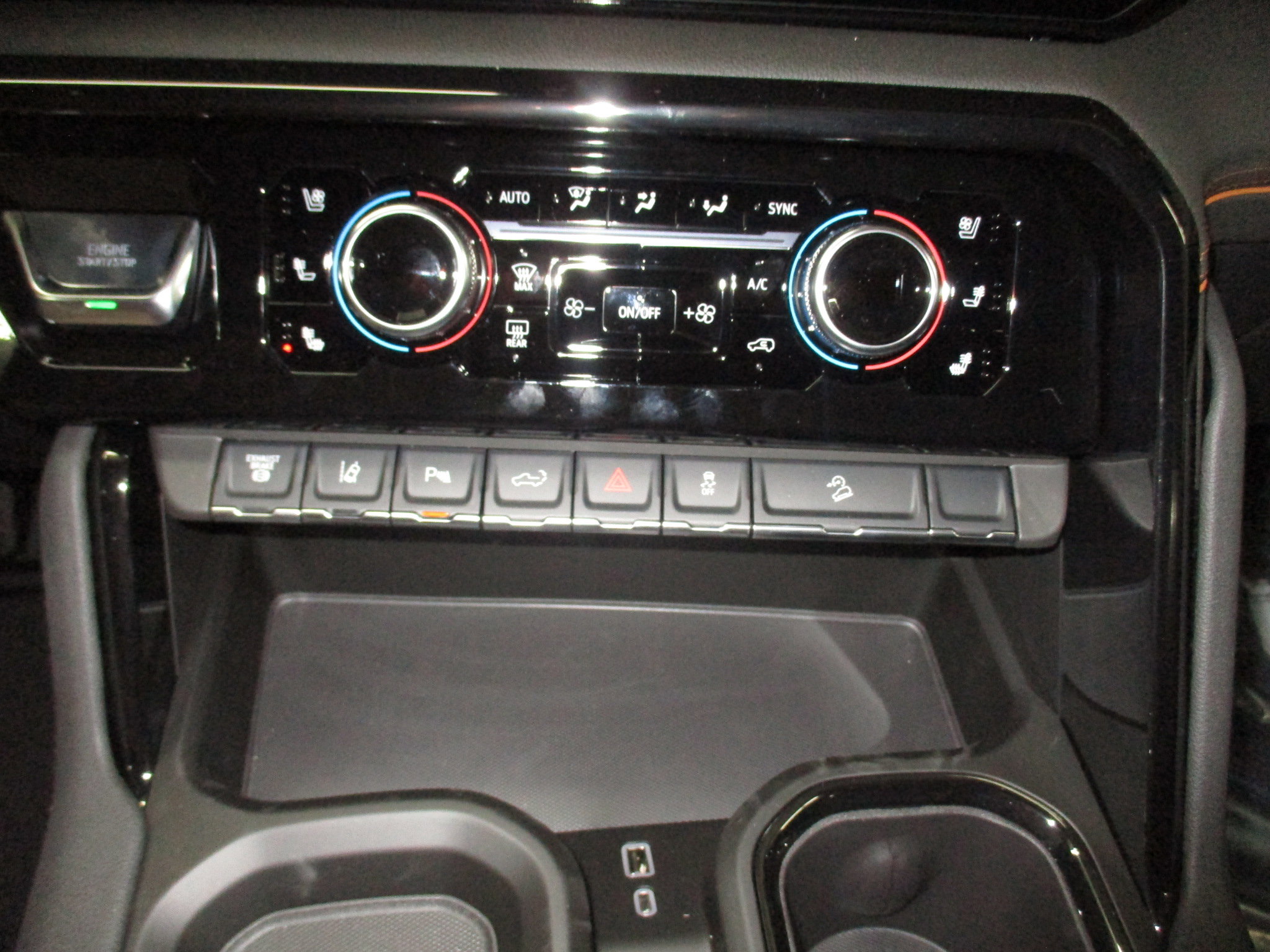 New 2026 GMC Sierra 2500 AT4 w/ AT4 Premium Plus Package AWD/4WD image 41