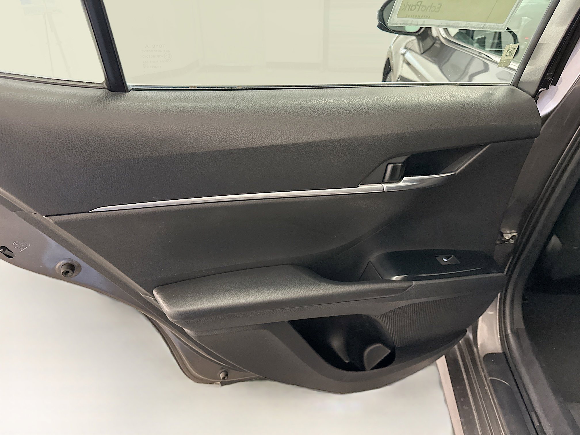 Used 2020 Toyota Camry LE image 27