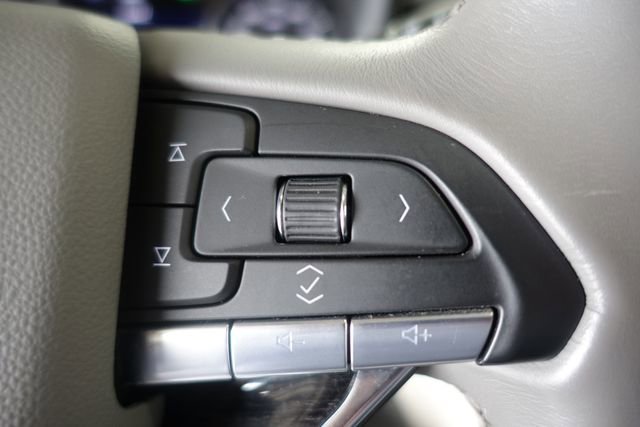 Used 2023 Cadillac XT6 Premium Luxury w/ Technology Package FWD image 13