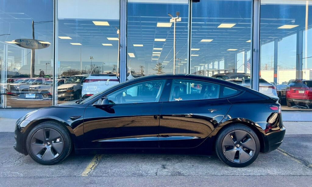 Used 2021 Tesla Model 3 Standard Range Plus image 35